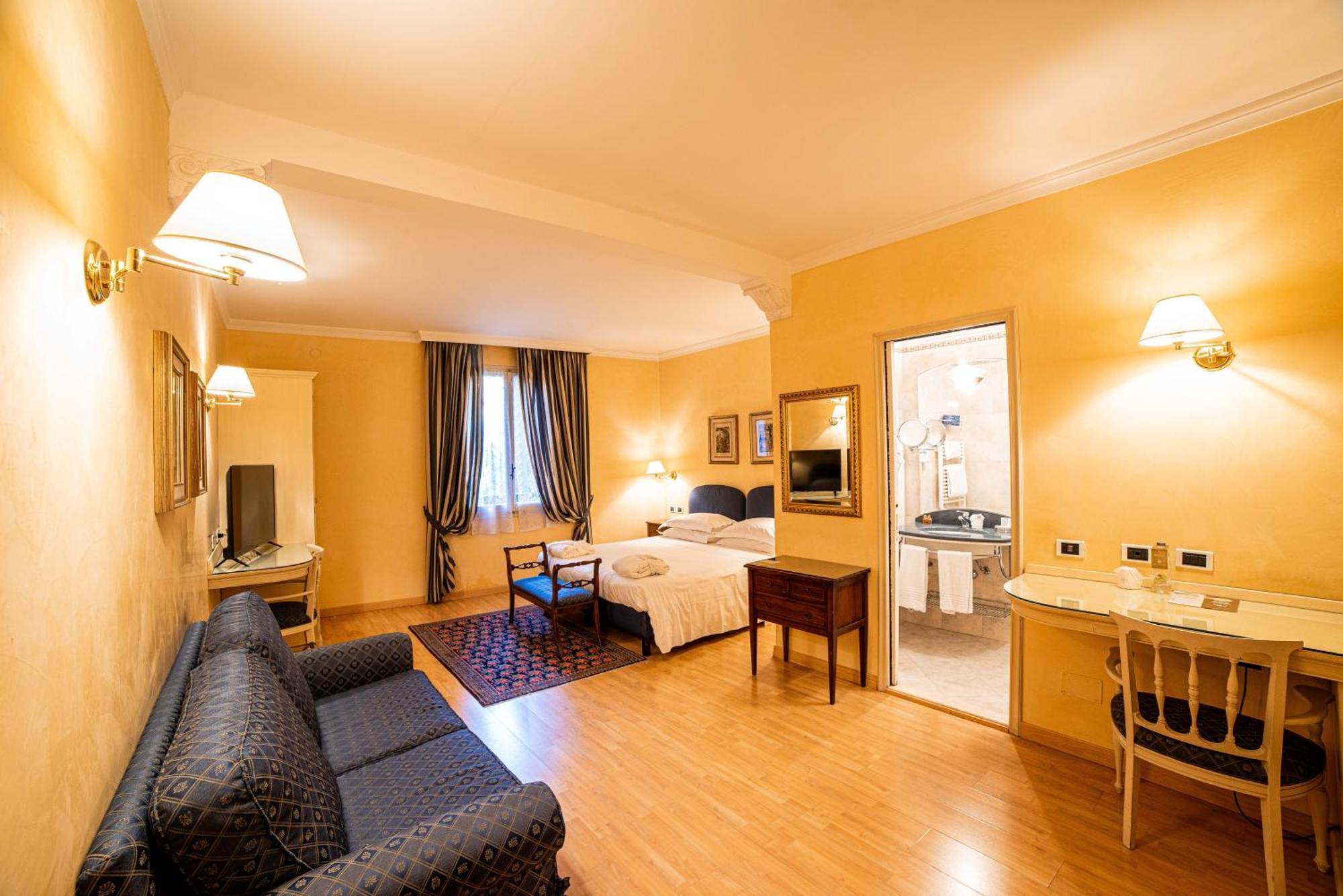 Phi Canalgrande Hotel 4*